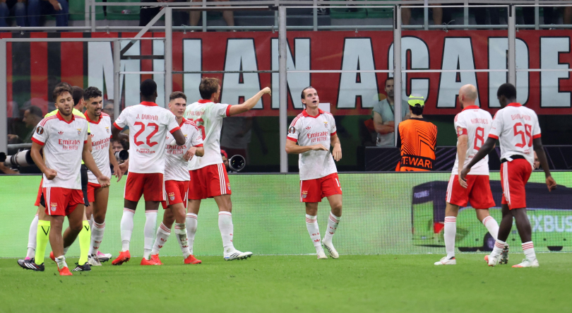 Benfica vence AC Milan pela primeira vez