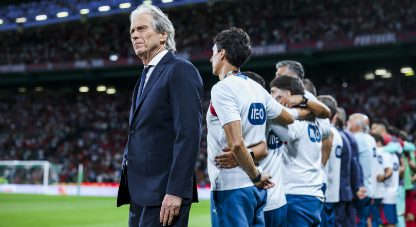 Portugal começa defesa do título com triunfo na estreia de Jorge Jesus