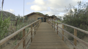 Novo restaurante leva requinte à Praia do Cabeço (vídeo)