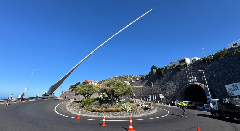 Pá ficou retida durante duas horas na rotunda do Arco da Calheta (vídeo)