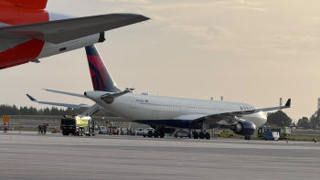 Avião aterra de emergência no aeroporto do Porto, 14 passageiros assistidos