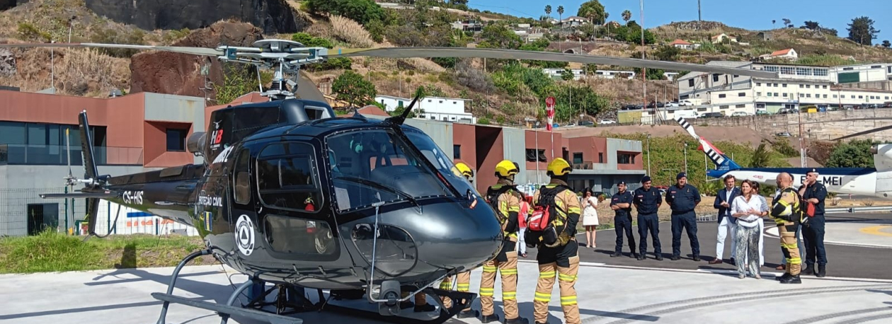 Helicóptero reforça combate aos incêndios (vídeo)