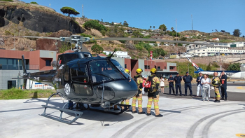 Helicóptero reforça combate aos incêndios (vídeo)