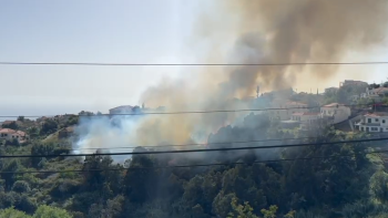 Incêndio deflagra junto à Igreja da Graça (vídeo)