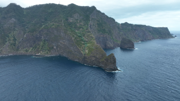 Ponta do Clérigo separa Santana do Faial (vídeo)