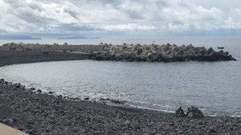 Cadáver de homem encontrado a flutuar na praia do Almirante Reis (áudio)