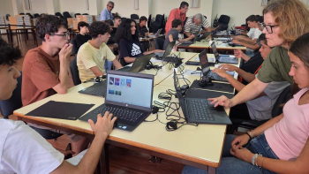 Alunos dos 5.º e 10º anos vão receber cerca de 3.800 tablets (vídeo)