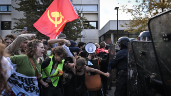 Mais de 400 escolas afetadas por bloqueios e protestos em França