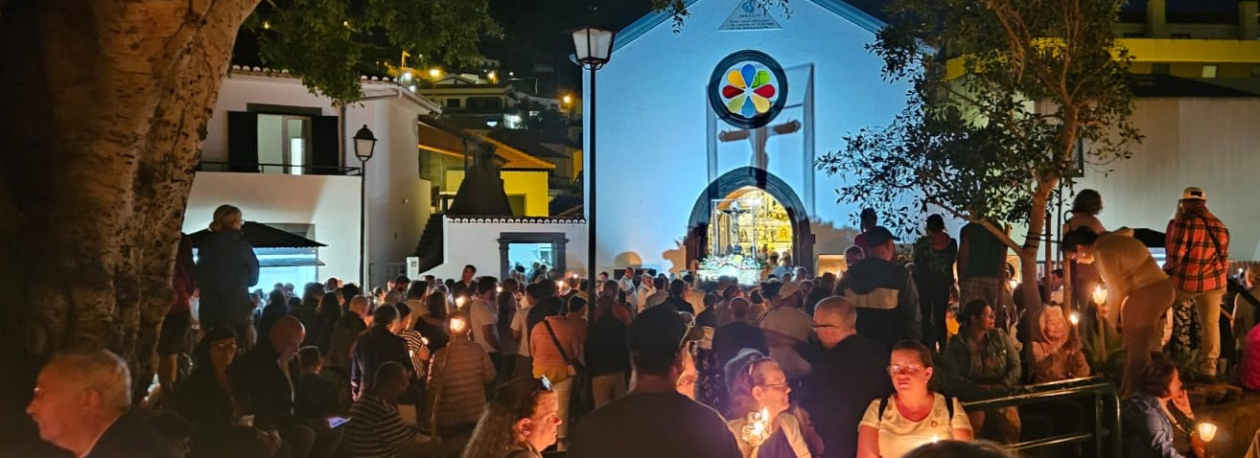 Senhor dos Milagres atrai milhares de fiéis a Machico (vídeo)