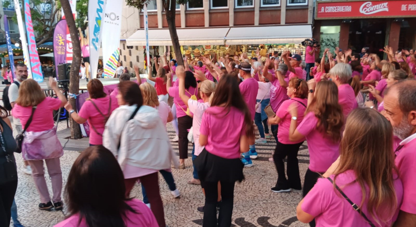 ‘Outubro Rosa’ junta perto de 6.000 participantes (vídeo)