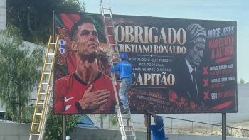 Cartazes sobre Ronaldo e Jesus colocados sem autoria conhecida