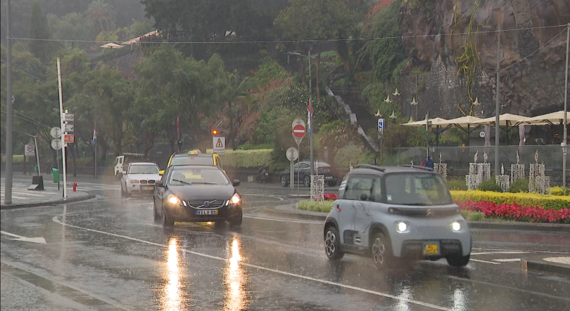 Estado do tempo vai agravar-se na Madeira a partir de sábado à tarde (vídeo)