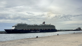 Mein Schiff 6 passa a noite no Funchal