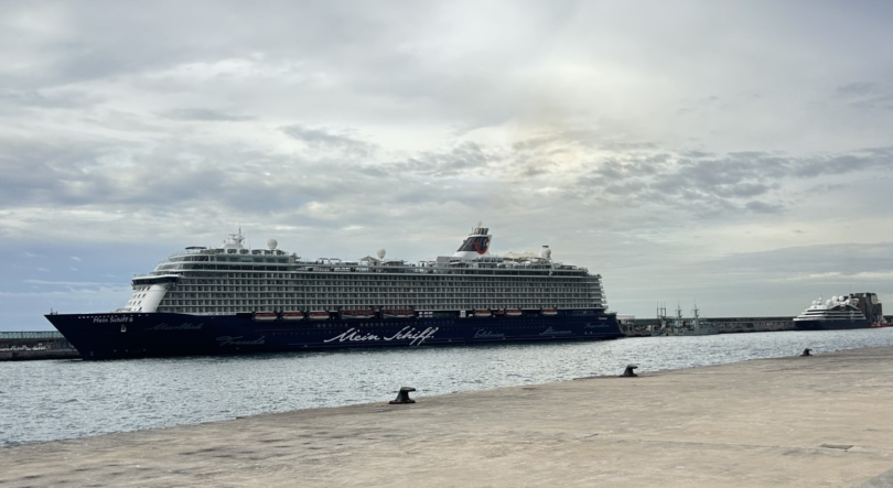 Mein Schiff 6 passa a noite no Funchal