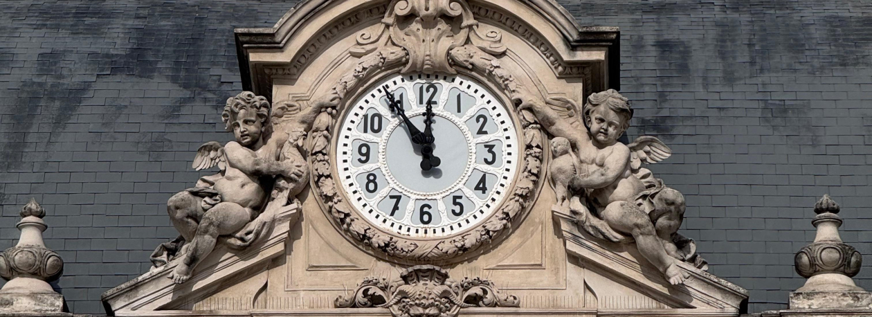 Relógios atrasam uma hora na próxima madrugada