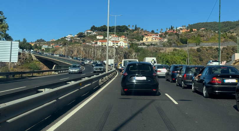 Número de veículos a circular nas estradas da Madeira continua a aumentar