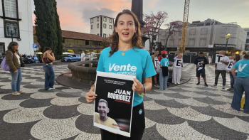 Cerca de 20 lusodescendentes celebram regresso de Corina (vídeo)